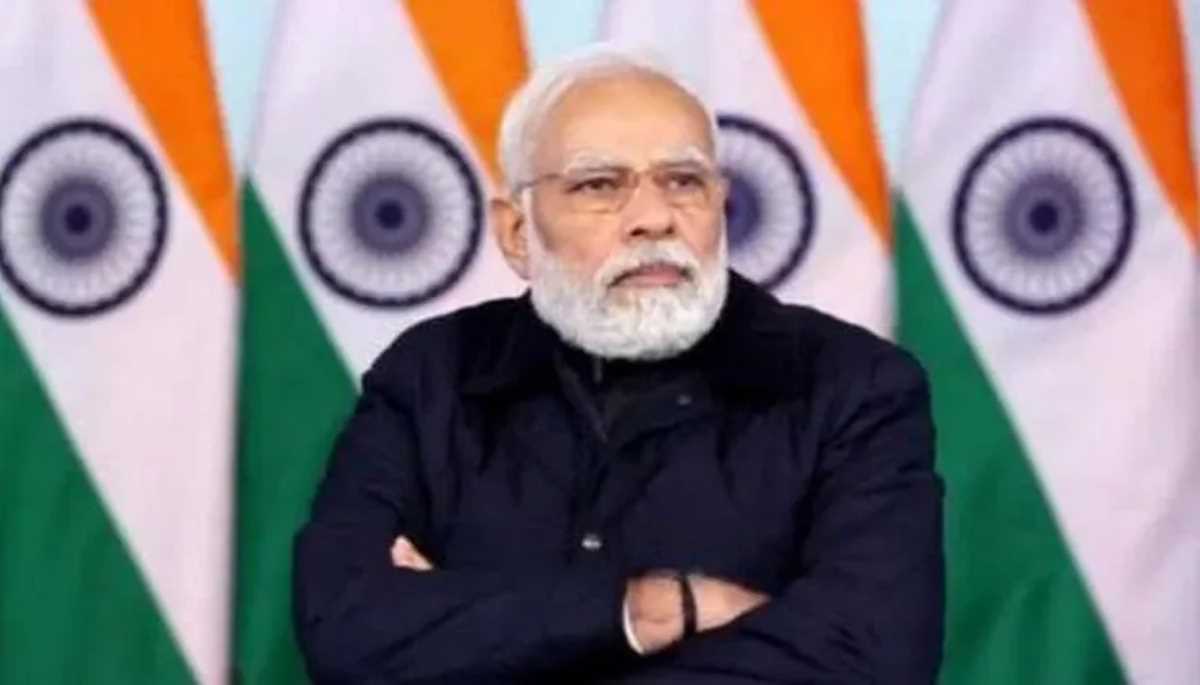 पीएम ने कोविड तैयारियों की समीक्षा बैठक में टेस्टिंग, जीनोम सीक्वेंसिंग बढ़ाने पर दिया जोर